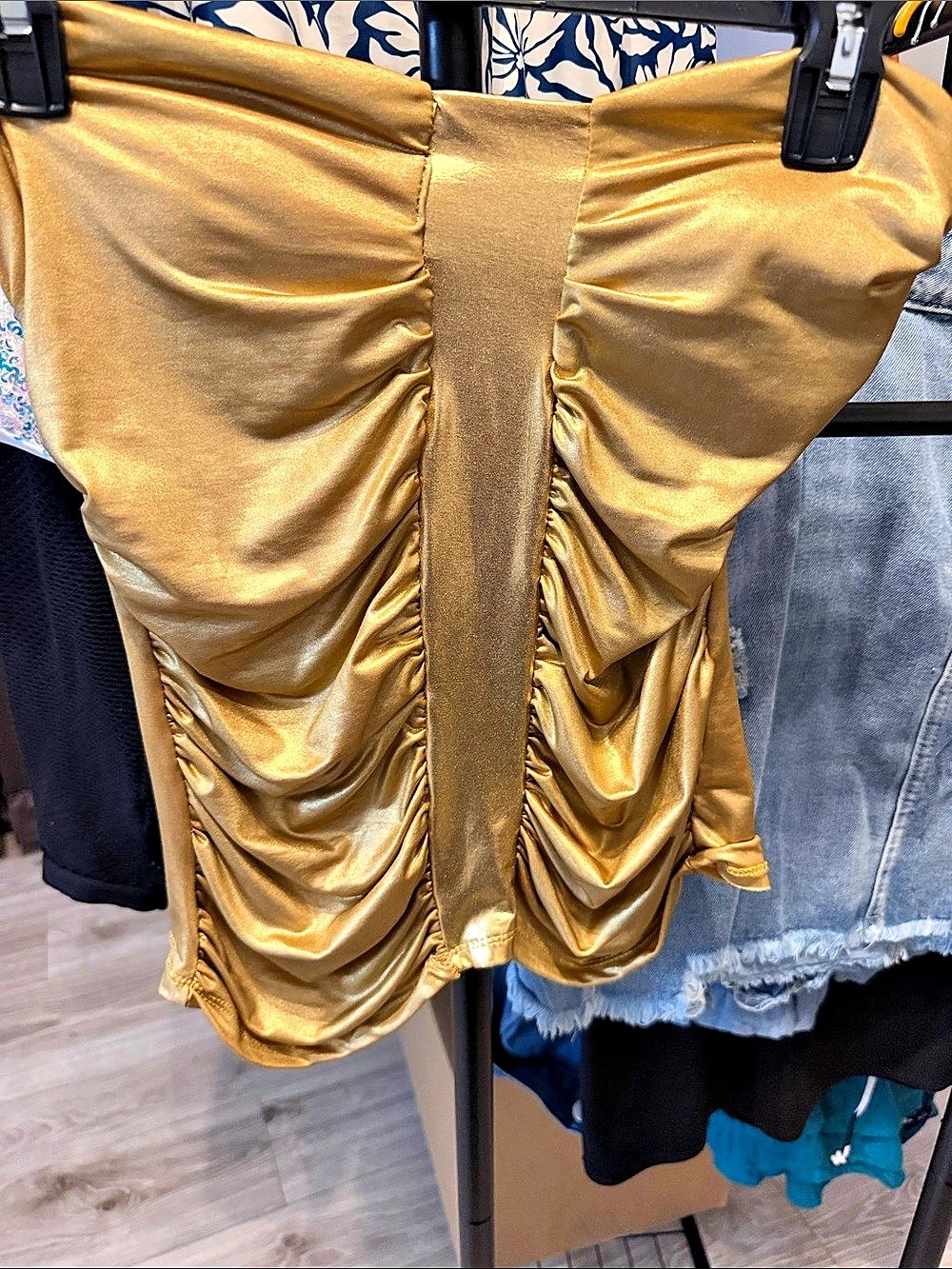 Voice Ruched Metallic Strapless Top in Gold Size Large